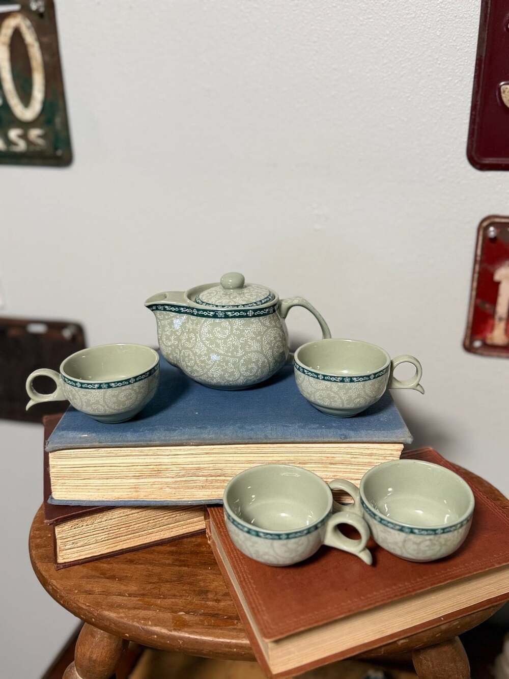 Celadon Green & White Scroll Pattern Ceramic Teapot w/4 Cups Set